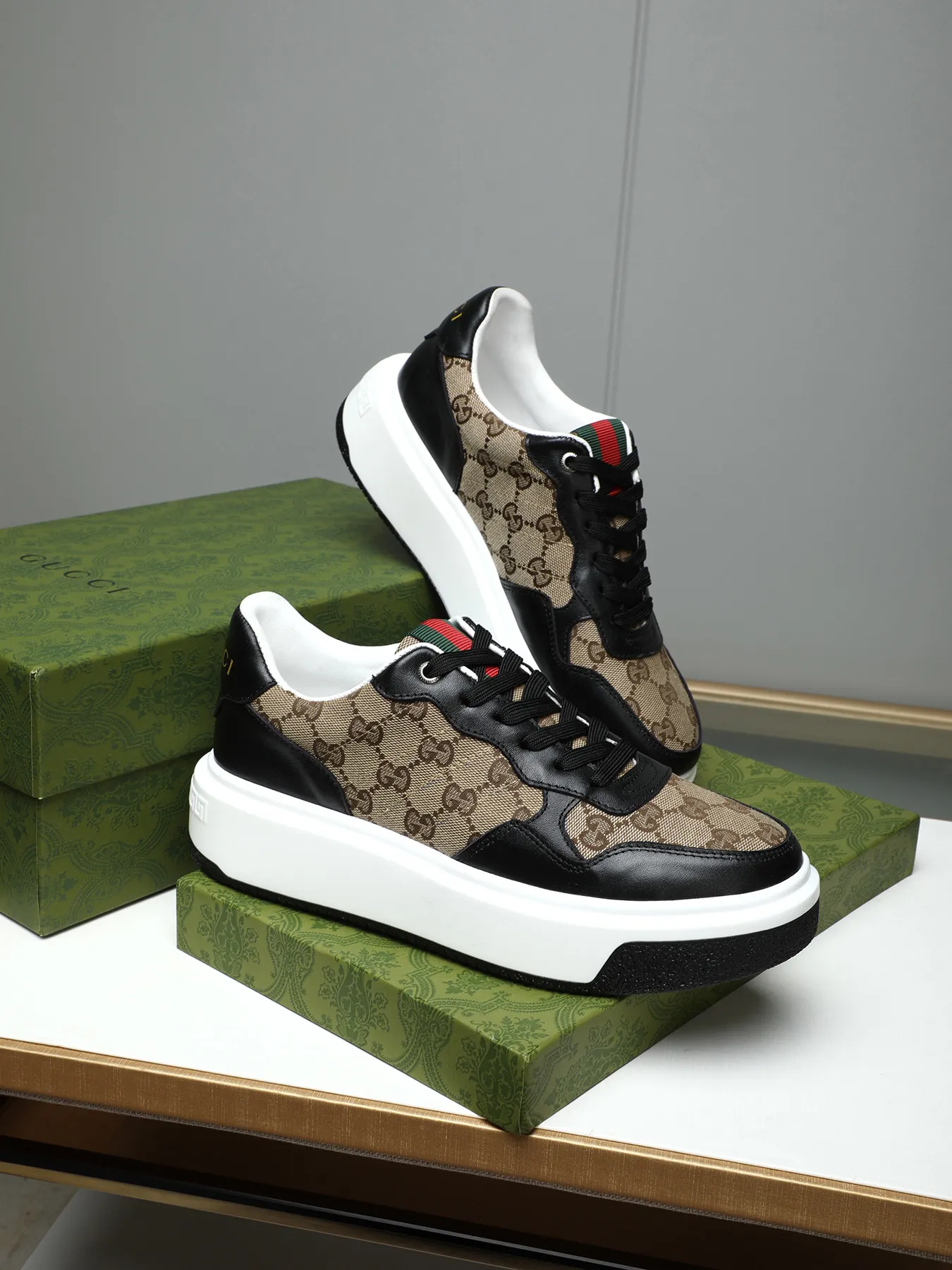 Men's shoes 💰480 New men's shoes GUCCI Fashion trend Made of first-layer calfskin ➕ washed sheep lining! The foot feels super comfortable and the workmanship is impeccable. Foam ultra-light outsole, size: 38-44 (45 customized) 4 colors to choose from!